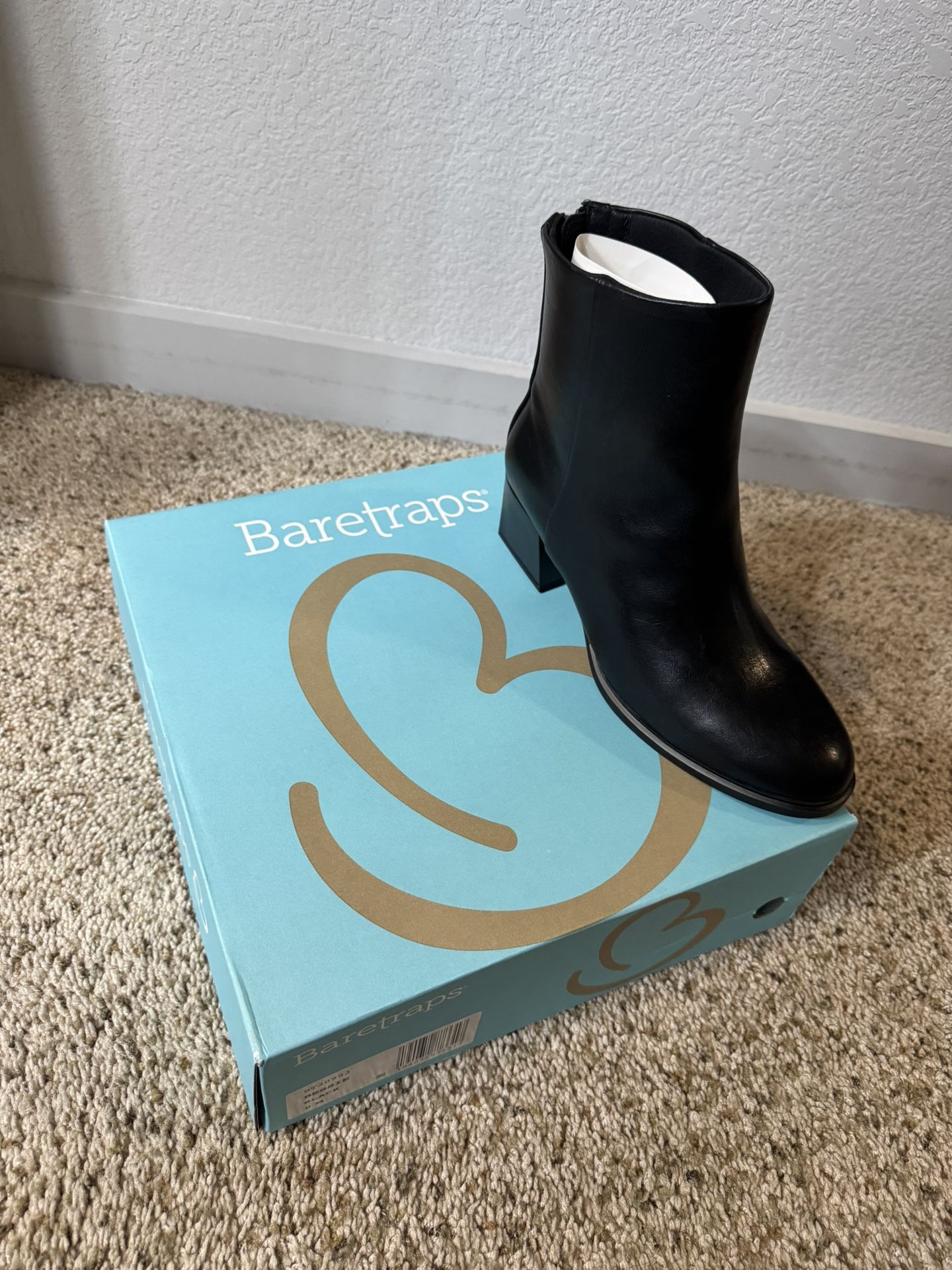 Baretraps Women’s Leather Boots Size 8