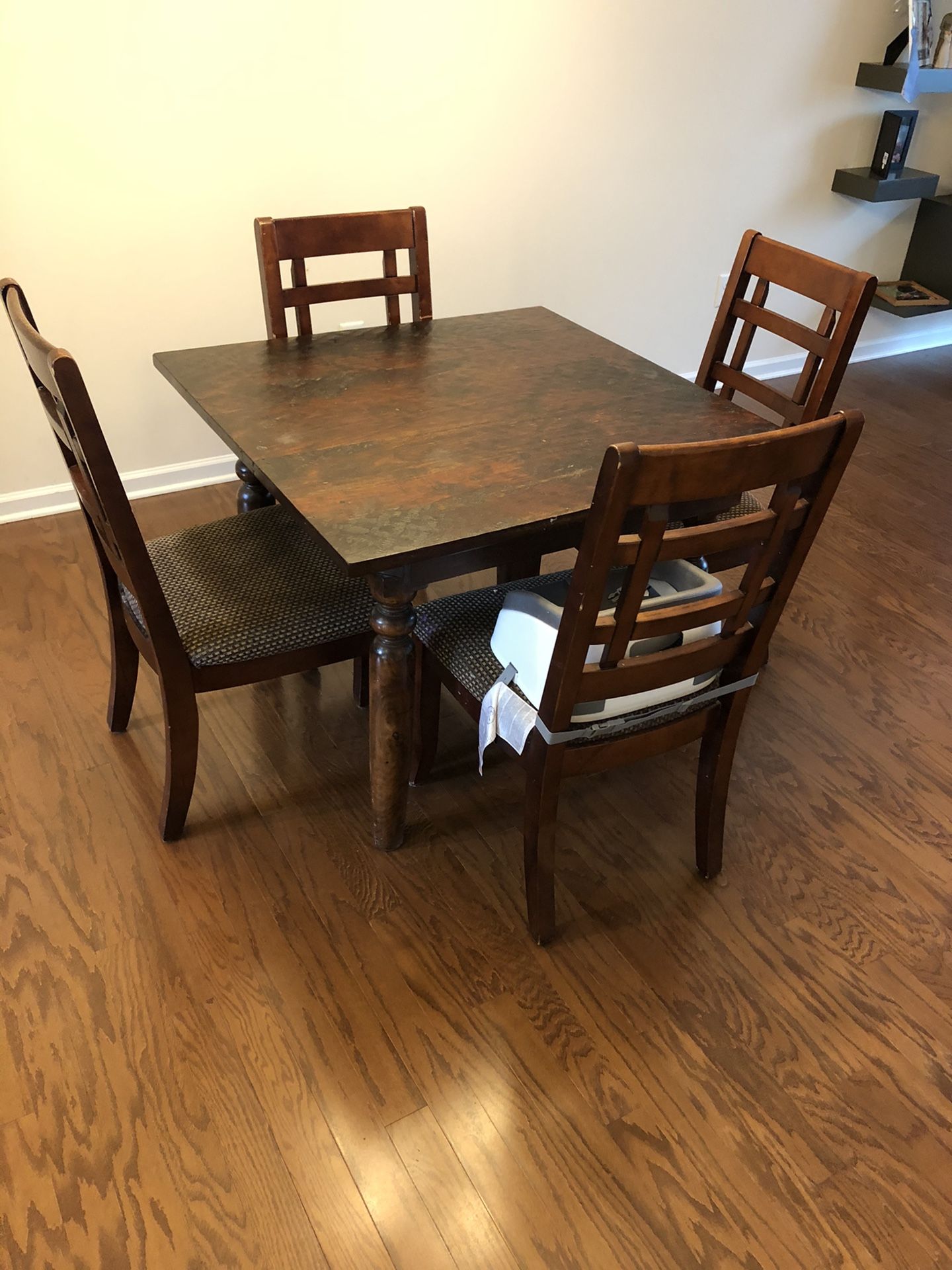 (Reduced!!!!!)Four person kitchen table set(Solid Wood)