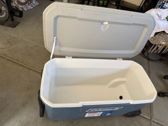 Large ice chest with wheels