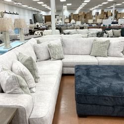 New Ashley Sectional 🔥🔥 AVAILABLE NOW