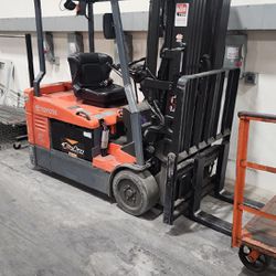 Toyota Electric Forklift Model 7FBEU20 With Charger