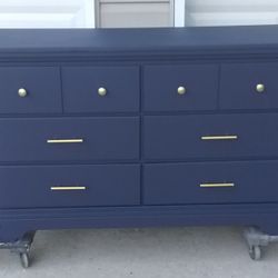 Gorgeous Oak Dresser with 6 Deep Drawers