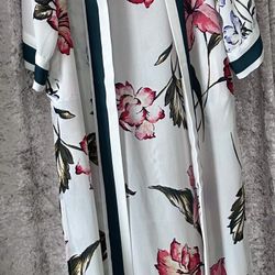 Like New Floral kimono Robe