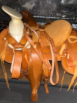 Monturas charra para caballos 100% piel de la mejor calidad y con excelentes diseños  Con todos sus accesorios incluidos  + cincho  + cabezada o corre