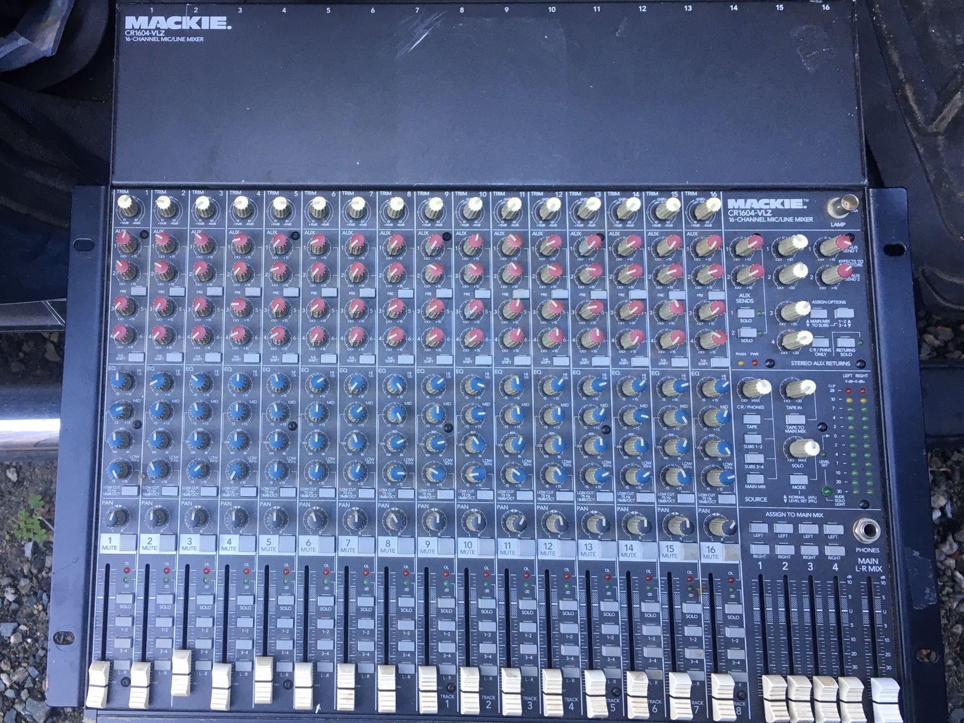 Makie CR-1604 16 channel mixer