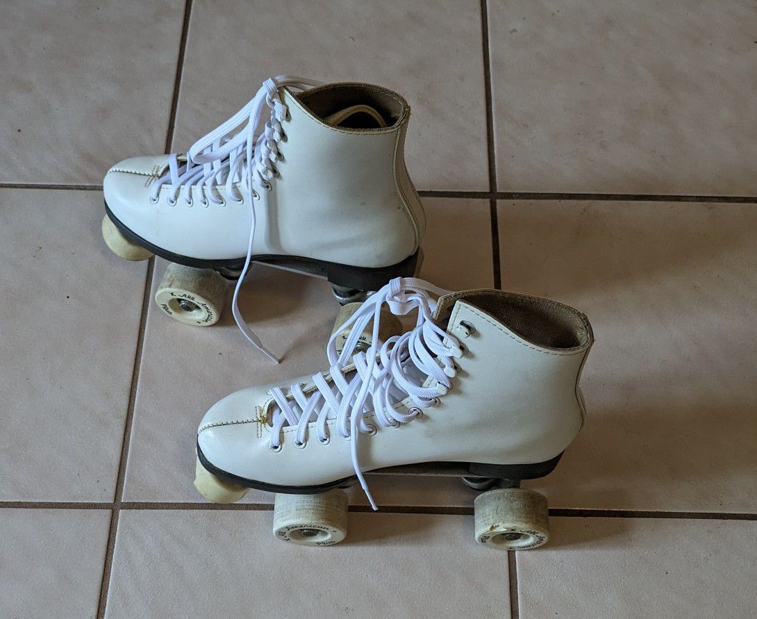 Skates Woman's White Leather Size 7 High Top 