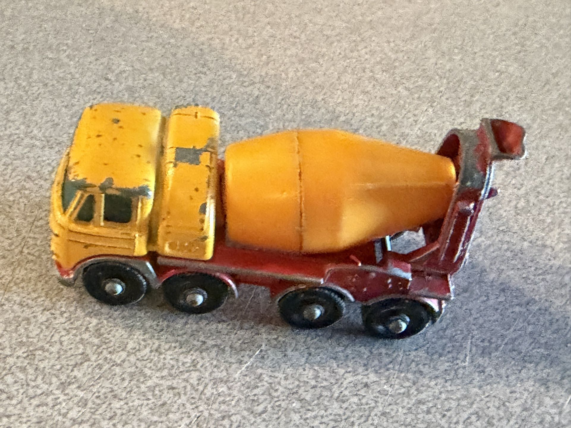 LESNEY MATCHBOX # 21 FODEN CONCRETE TRUCK