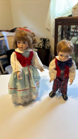 Musical collector dolls