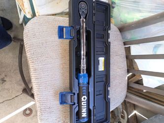 Quinn 3/8 in. Drive, 20 To 100 Ft-Lb  Click Torque Wrench with Case