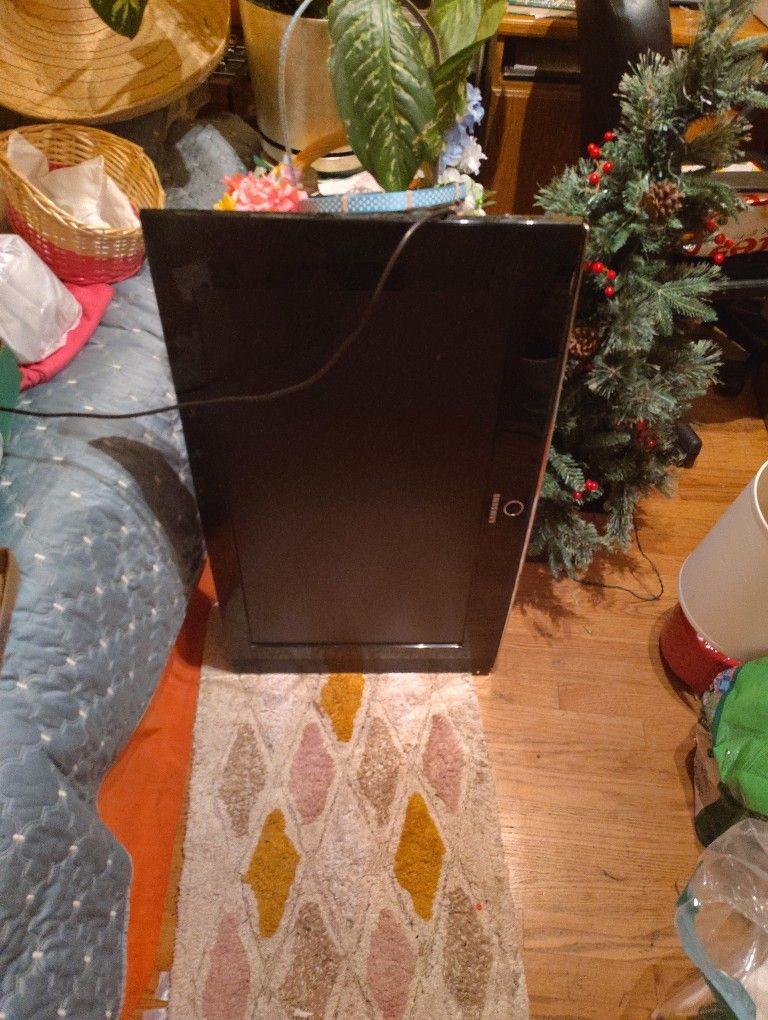 40-in TV In Pretty Good Condition Samsung