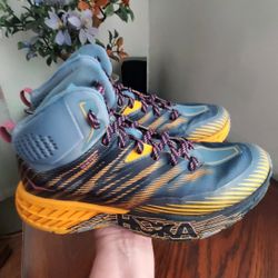 HOKA ONE ONE Speedgoat Womens Vibram Walking Hiking Boots Size 9
