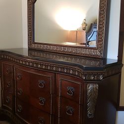 Pulaski furniture dresser with mirror