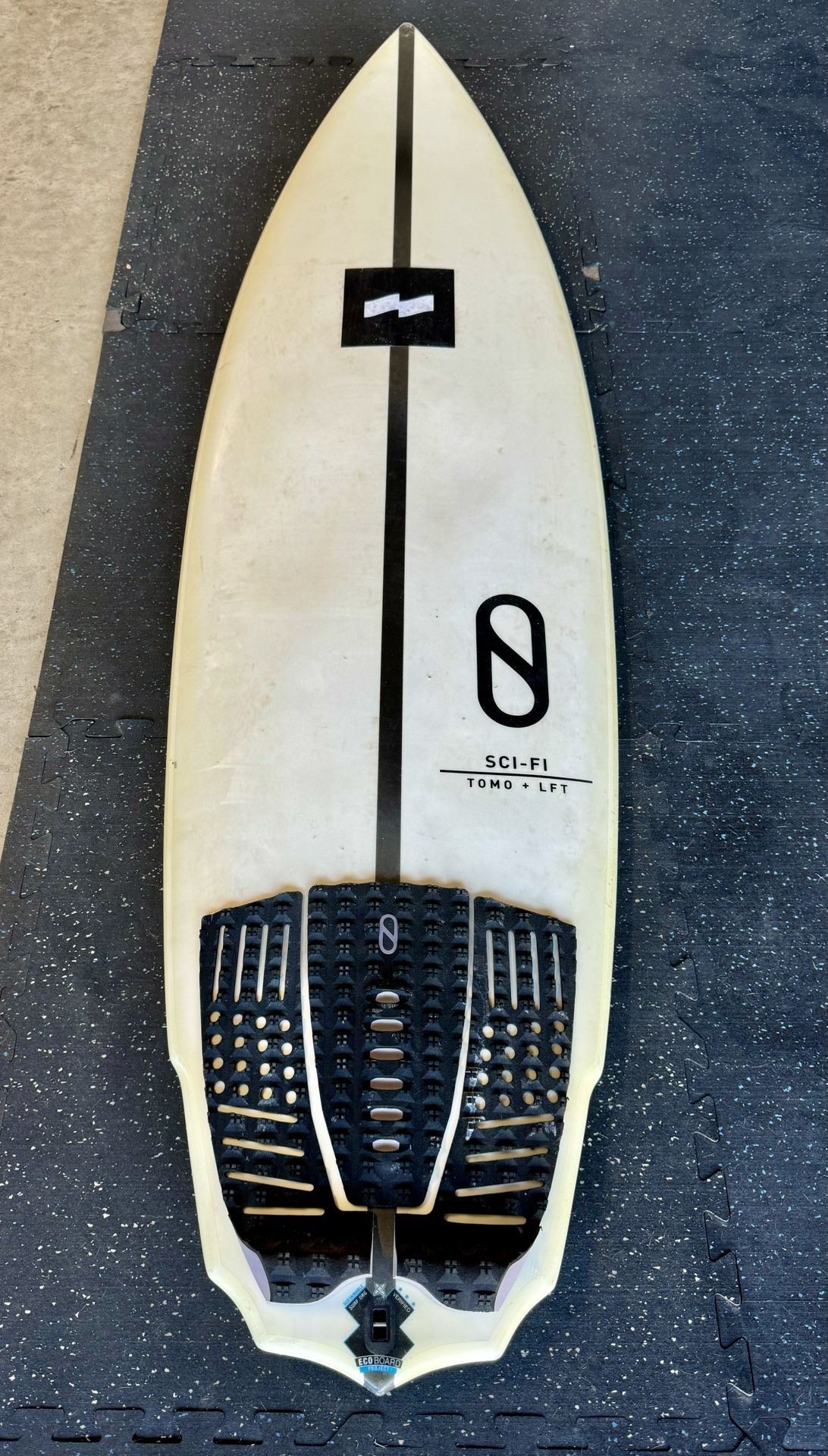 Tomo+LFT Slater Designs 5’6” shortboard surfboard