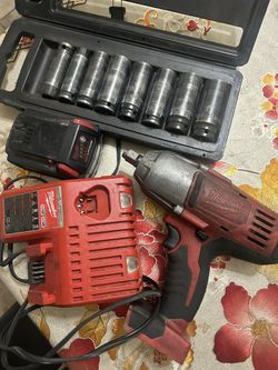 Used 1/2inch Milwaukee Impact Wrench,Battery Charger & Duralast Sockets 