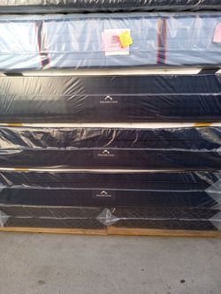 Dreamcloud Mattress.     

Dream Cloud 14" Thick Cal- King  Mattress  - Luxury  Hybrid Memory Foam 

Brand new mattress 

Delivery available