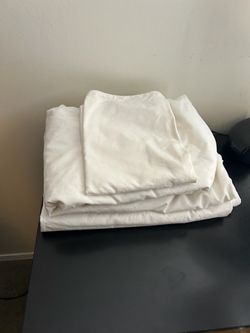 Various single and queen sheets