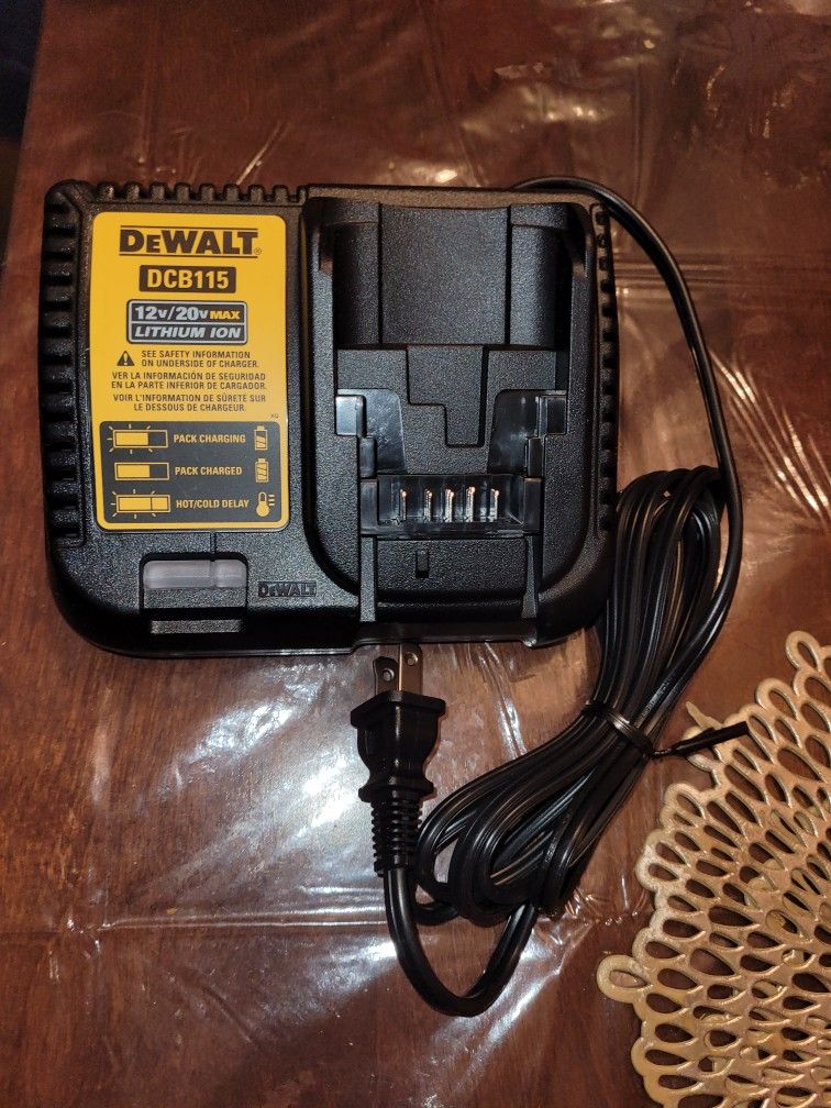 Cargador Dewalt 20v Nuevo, 