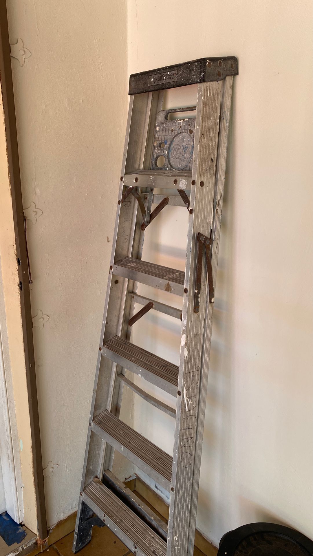Husky aluminum ladder 6ft
