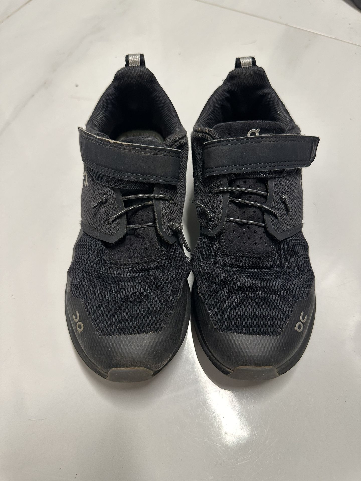 Black On Clouds Youth Size 1.5