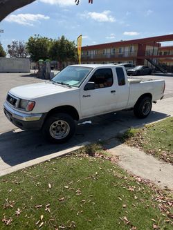 1999 Nissan Frontier King Cab XE 2.4L – Clean Title