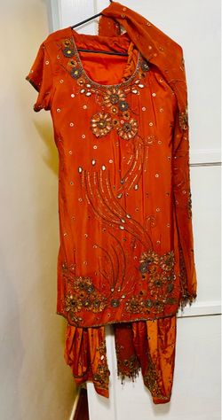 Indian outfit - Punjabi kurtha salwaar (M)