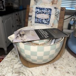 Checkered mixing bowls