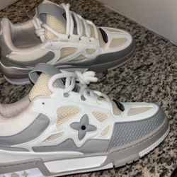 LV SNEAKERS