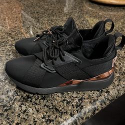 Pumas Size 8 Women 