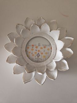 Concepts Flower-Shaped 4x4 Photo Frame