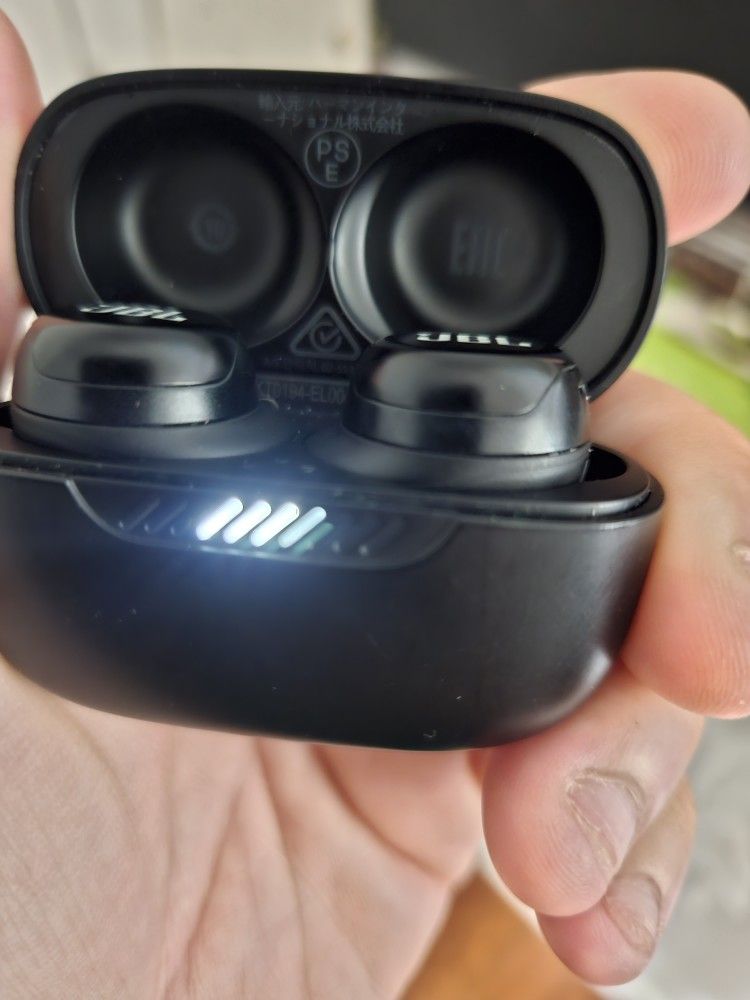 JBL Live 300 NC Wireless Earbuds