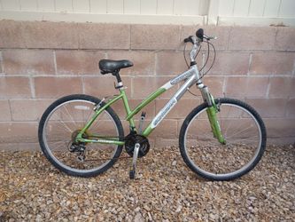 Schwinn Suburbia Women's Bike