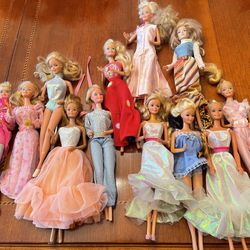 12 Barbie Dolls-vintage-$ 50