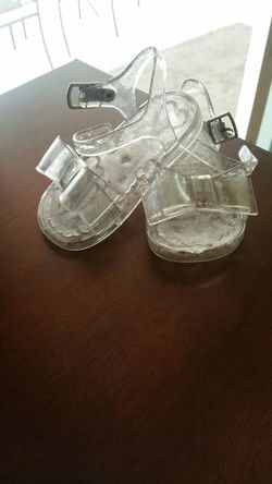 Clear sandles size 3t
