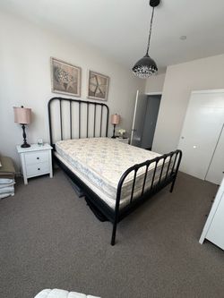 Queen Mattress/Box springs