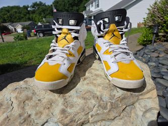 Jordan 4 ochcre mens 10.5