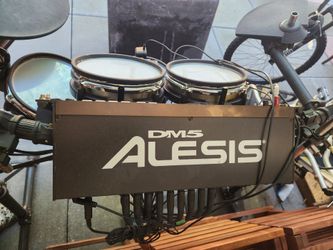 Alesis Electric drum set, Simulates a real drum set