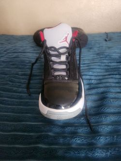 Kid Jordan's size 5y