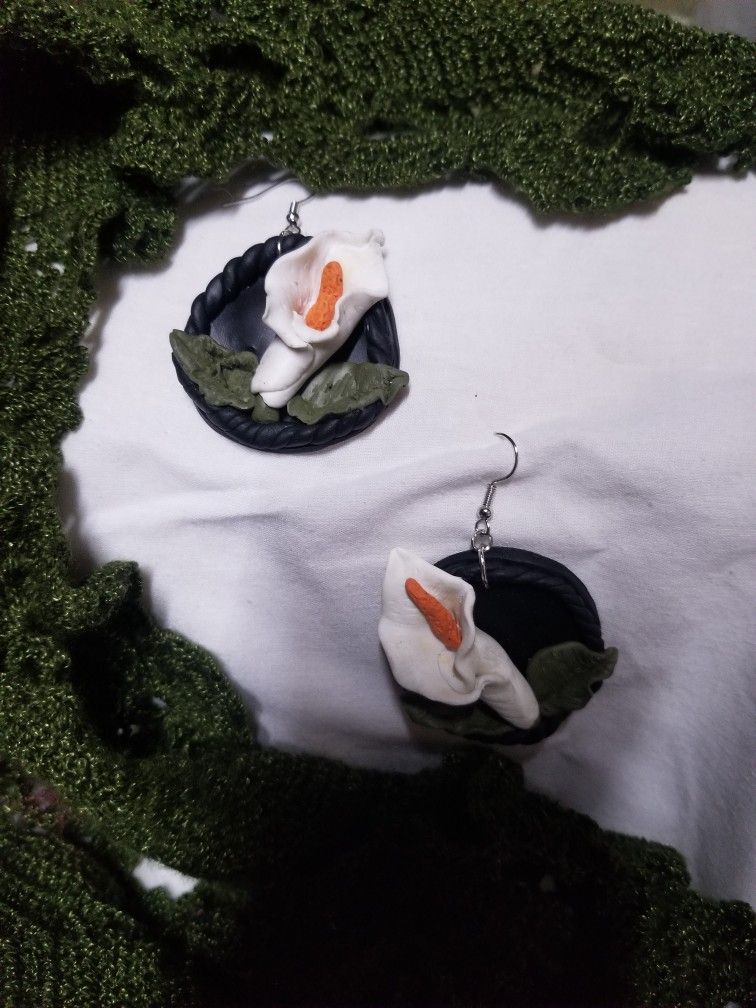 Calla Lily /Alcatraz Earings