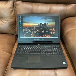Dell Alienware 15 inch R4 laptop GTX 1070 GPU Core i7 BLK Friday Special