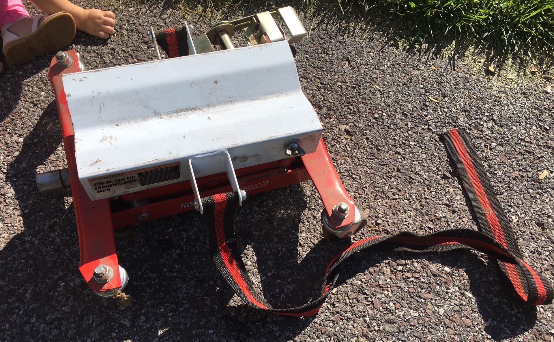 pittsburgh automotive 450 lb differential low lift transmission jack