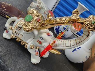 VTG ORIENTAL CEREMONIAL PORCELAIN WHITE ELEPHANT HEAVY GOLD GILDING JADE STONES