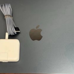 MacBook Air 13-inch, M3,