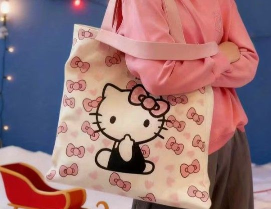 Hello Kitty Princess Themed Tote Bag - Spacious And Durable Canvas Handbag Featuring a Pink Bow And Heart Design