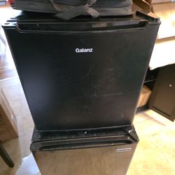 1.7 Cu Ft Galanz Mini Fridge