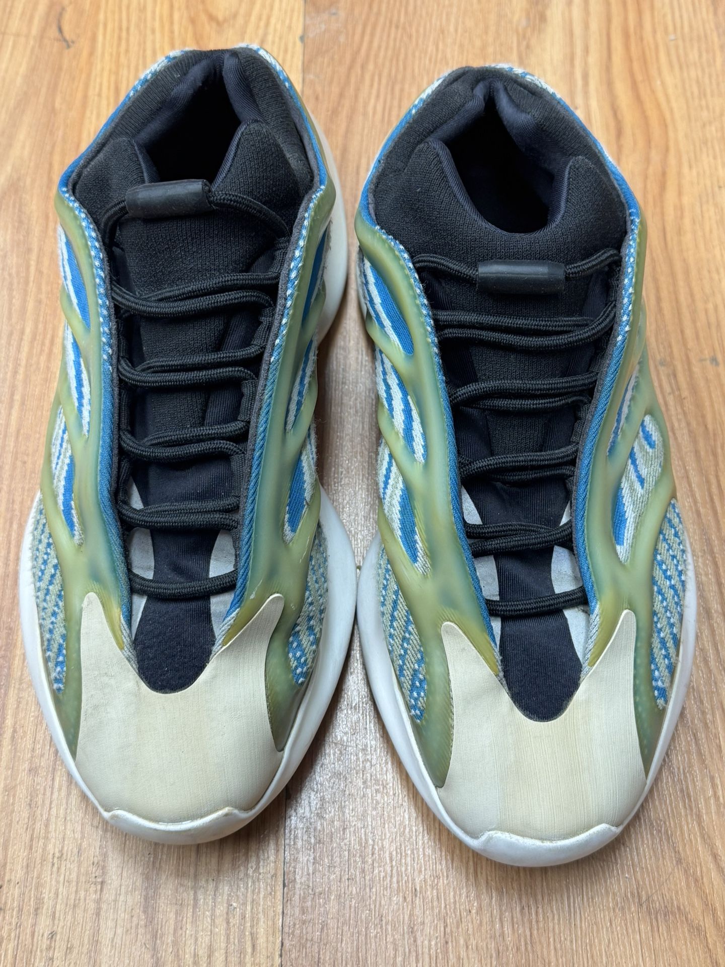 ADIDAS YEEZY 700 V3 ARZARETH SNEAKERS SIZE US 7.5 preowned