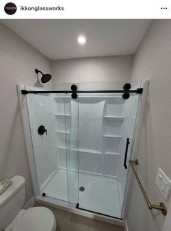 Frameless sliding shower doors