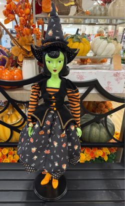 BEAUTIFUL VINTAGE STYLE WITCH 36IN TALL