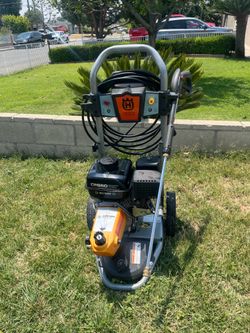 Husqvarna 3200 PSI Gas Powered Pressure Washer (pressure control)