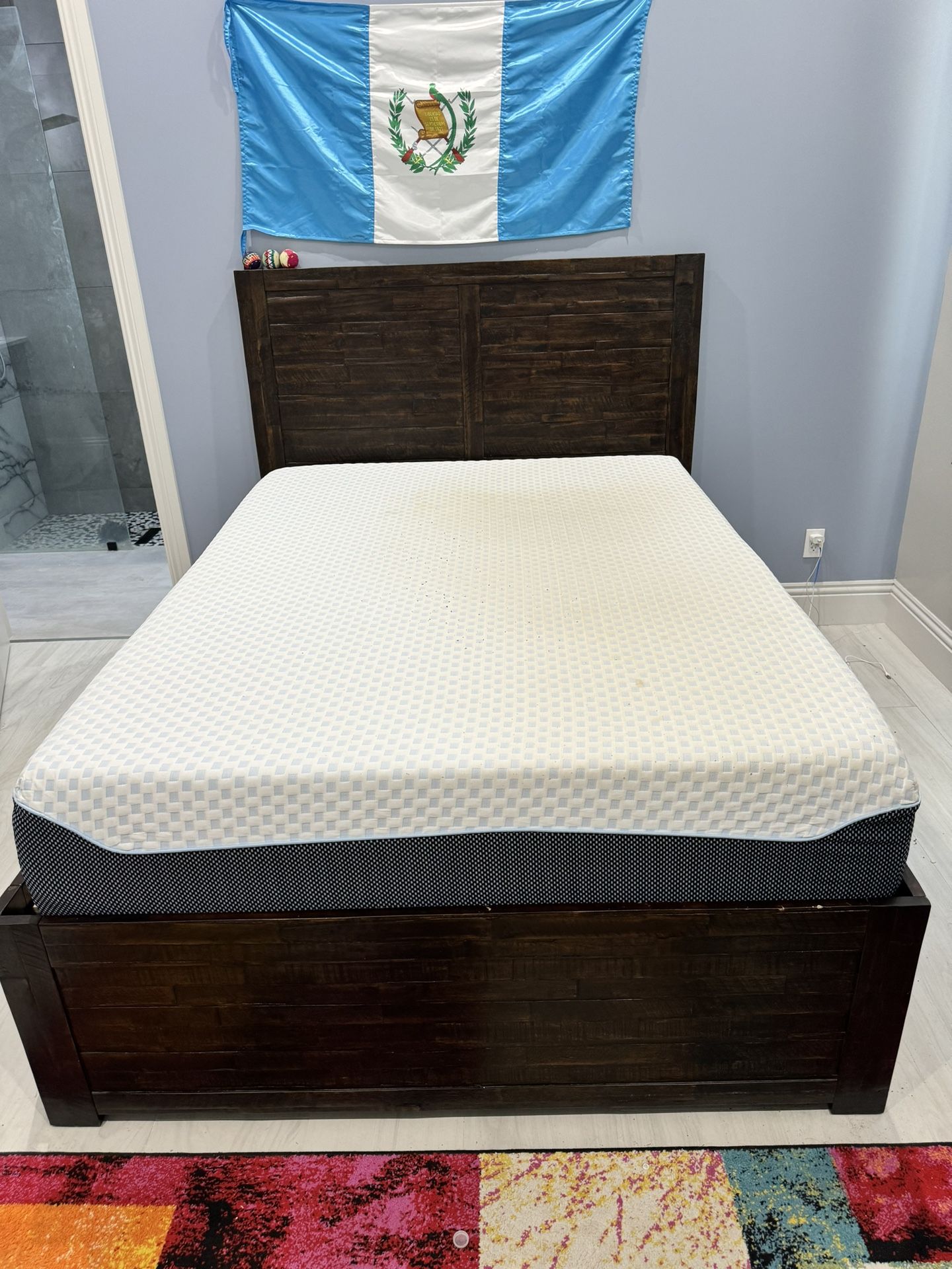 Queen size bed, With frame 