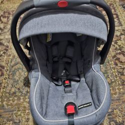 Graco Infant Car Seat with base